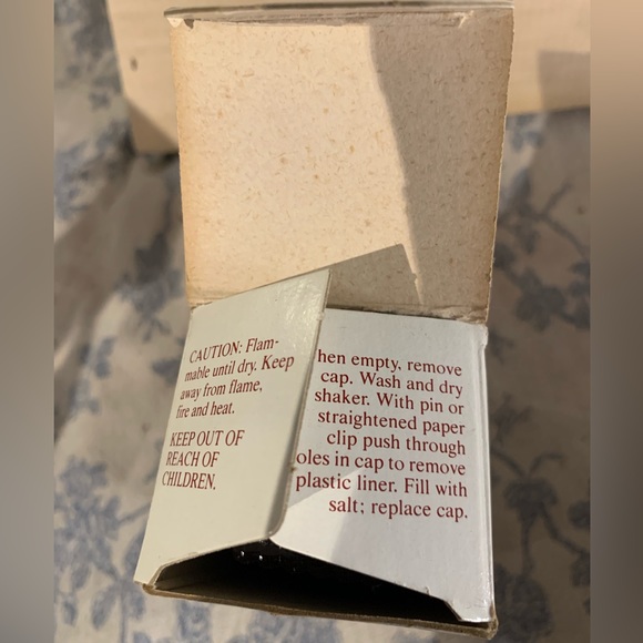 VTG Set of 3 Avon 1876 Cape Cod Collection Pieces - Decanter, Salt Shaker, Bell - Picture 7 of 16